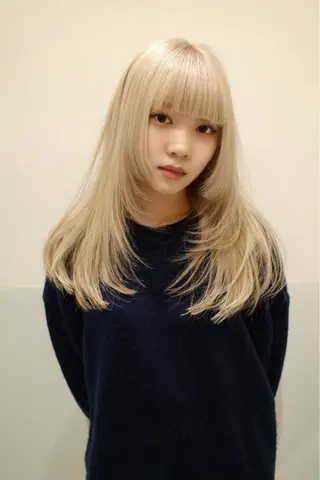 ミディアム カラー ブリーチ😼 ボブ✍️レイヤーのヘアスタイル