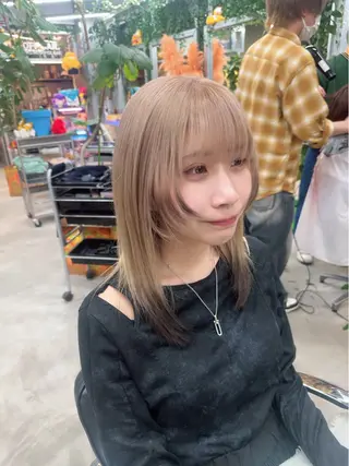 ミディアム カラー 岡野 静華のヘアスタイル