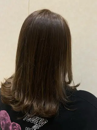 ミディアム 小倉 沙織のヘアスタイル