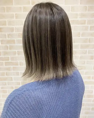 ミディアム カラー 薄田 珠美のヘアスタイル
