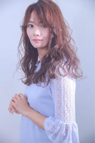 ロング カラー 伊藤 裕貴のヘアスタイル