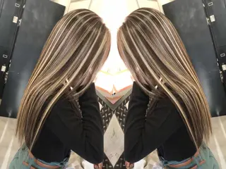 ロング 𝐍𝐄𝐎 𝐉𝐔𝐑𝐈のネイルデザイン