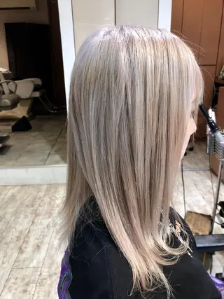 セミロング カラー 100%髪質改善特化 TRUNSのヘアスタイル