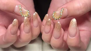 ネイル クレセントアイ Runaの眉毛・アイブロウイメージ