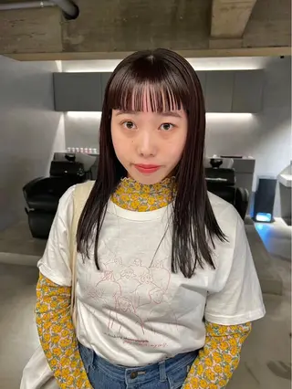 セミロング 纐纈 釉羽のヘアスタイル