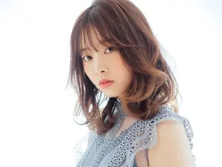 ミディアム 井上 真利のヘアスタイル