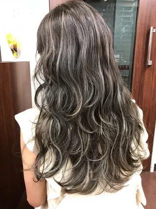 カラー メンズハイトーン メンズバレイヤージュのヘアスタイル