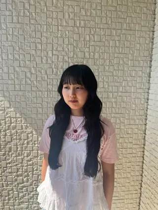 ロング 佐藤 百々花のヘアスタイル