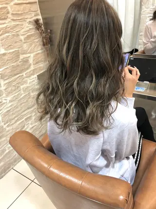 セミロング カラー 美髪矯正・レイヤー 倉友哉のヘアスタイル