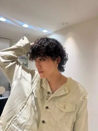 ショート パーマ 岡乃 麻衣のヘアスタイル