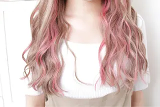 ロング カラー パーマ ヘアアレンジ メンズ 推し活専用 【派手髪】飯野ゆかりのヘアスタイル