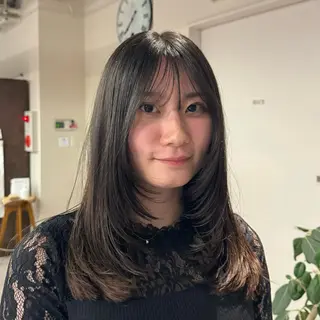 セミロング まほ/レイヤーカット 🍒🤍透明感カラーのヘアスタイル
