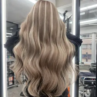 ロング カラー シールエクステ特化 ハイトーン、NANAのヘアスタイル