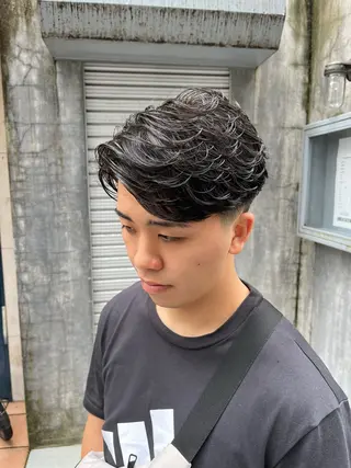 ショート パーマ メンズ ⚡メンズパーマフ ェードカットTomyのヘアスタイル