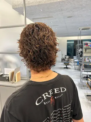 パーマ メンズ アダチ ヒナタのヘアスタイル