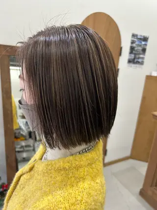 ショート なつめ🐶ショート ベージュカラーのヘアスタイル