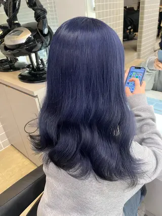 ロング 寒色/ベージュヘア ブリーチありMiOのヘアスタイル