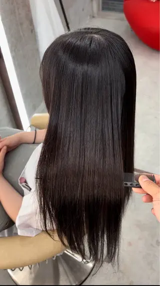 ロング カラー パーマ 髪質改善|透明 感カラー🩵レイヤーのヘアスタイル