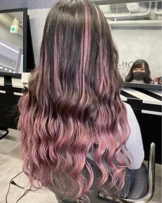 ロング Cielro/ダブル カラー/西田咲希のヘアスタイル