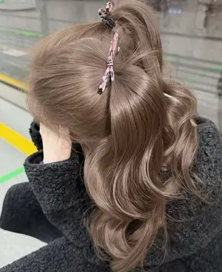 カラー 手塚 那奈美のヘアスタイル