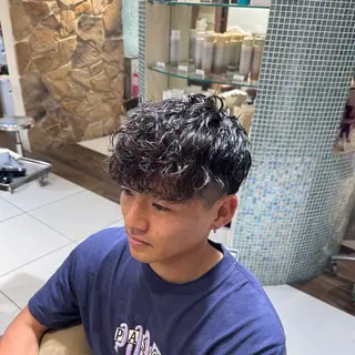 ショート カラー パーマ ヘアアレンジ メンズ 新宿のパーマ職人/ メンズパーマ/石見のヘアスタイル