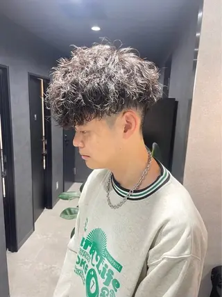 パーマ メンズ 女子ウケNo.1メン ズヘアー流行先端🔥のヘアスタイル