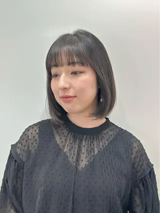 ショート カラー パーマ ヘアアレンジ メンズ キッズ ネイル マツエク・マツパ アイブロウ 切りっぱなしヘアボブ ミディアムヘアRYOのヘアスタイル