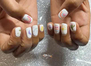 ネイル VIERU 🌈🎀💖のネイルデザイン