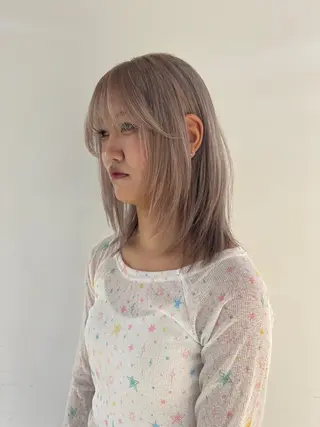 ミディアム 黒染め落とし ムラ修正　ハイトーンのヘアスタイル