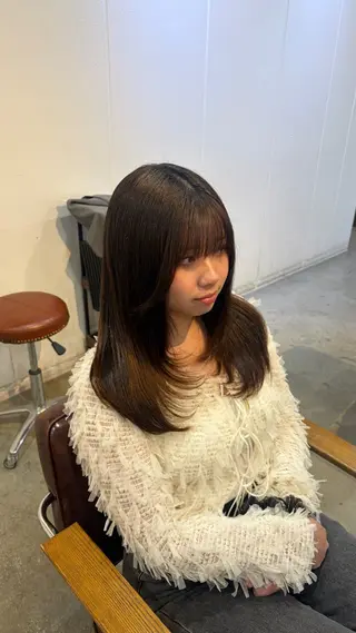 セミロング 聖菜/ hina /レイヤー/艶カラーのヘアスタイル
