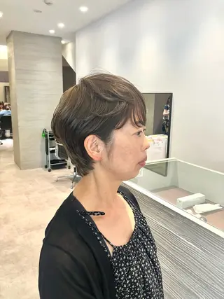ショート カラー サキ🤍ハイトーン 🩰くびれ巻きヘアのヘアスタイル