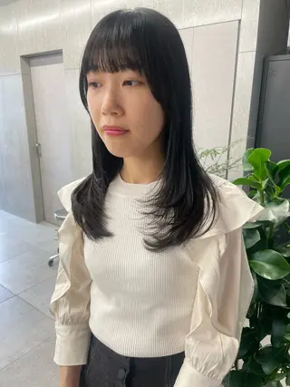 ロング MIFA レイヤー／パーマのヘアスタイル