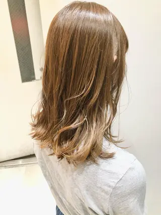 セミロング 🌈外国風ハイライト こうたろうのヘアスタイル