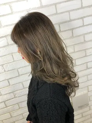 ロング カラー 小島 侑衣のヘアスタイル