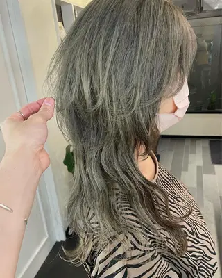 セミロング やまぎし ひろきのヘアスタイル