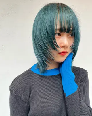 ミディアム カラー iLi 《イリ》のヘアスタイル