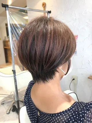 ショート esse大阪茶屋町店所属・レイヤーカット 新井田陽寿のヘアスタイル
