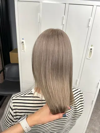 ミディアム カラー 🩵ハイトーン/ レイヤーYUZU🩵のヘアスタイル