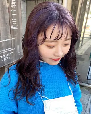 ロング カラー パーマ ヘアアレンジ メンズ キッズ ネイル mana 暖色カラーカットのヘアスタイル