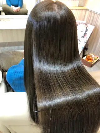 ロング カラー tuuli トゥーリのヘアスタイル