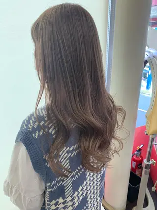 セミロング カラー ヘアアレンジ 今村公介 ブリーチ特化、派手髪のヘアスタイル