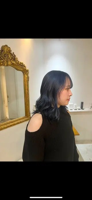 ミディアム 🩶ハイトーン🖤 URARAのヘアスタイル