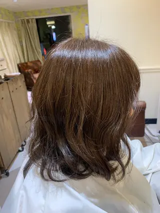 ミディアム カラー 粟田 めぐみのヘアスタイル