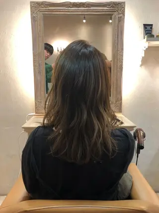 セミロング カラー 井上 日菜乃のヘアスタイル