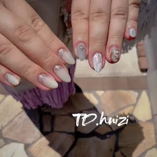 ミディアム めぐみのネイルサロン スタッフ練習のネイルデザイン