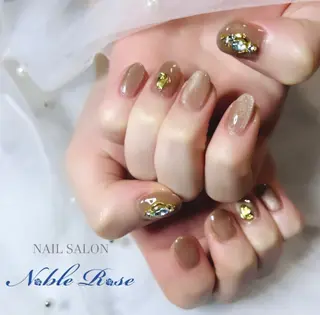 ネイル Noble Rose🥀のネイルデザイン