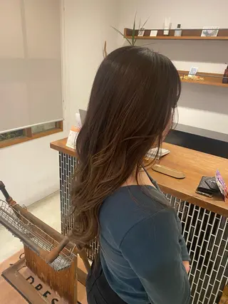 カラー dress nanamiのヘアスタイル