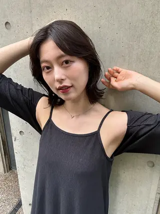 ミディアム deseo 透明色艶カラーツバサのヘアスタイル