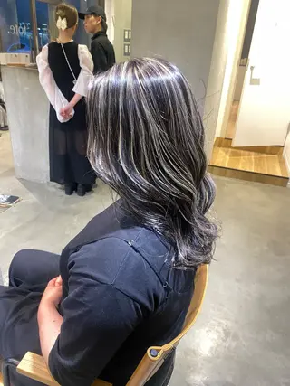 セミロング カラー 透明感カラー 天羅のヘアスタイル