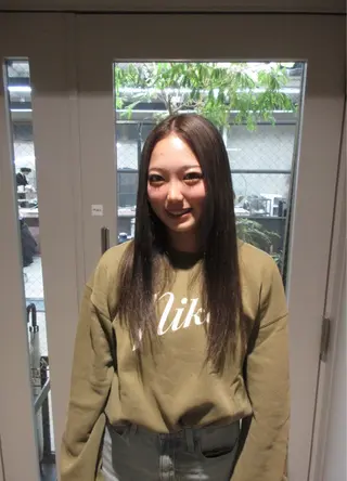 ロング カラー 小長谷 夕菜のヘアスタイル